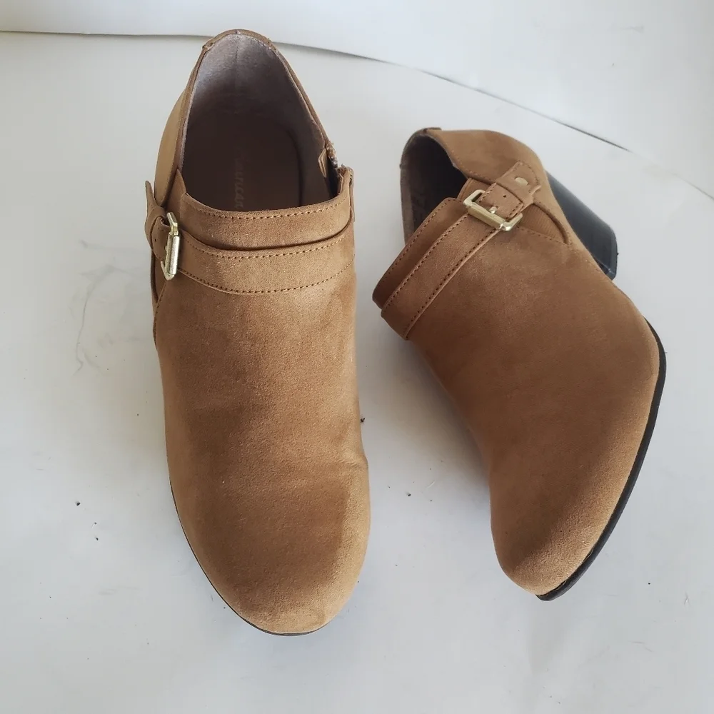 AMERICAN EAGLE sz 11 FAUX SUEDE buckle zipper ANKLE BOOTS block heel tan women